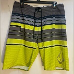 VOLCOM Lido Saber Board Shorts Swimsuit Men's Size 31